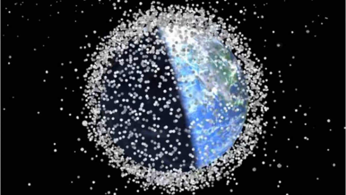 Dois Riscos Que O Lixo Espacial Pode Trazer