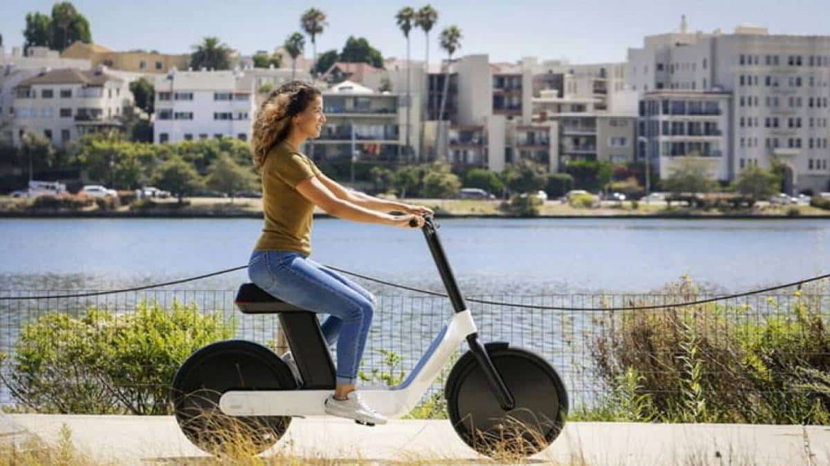 Empresa lança bicicleta elétrica compacta