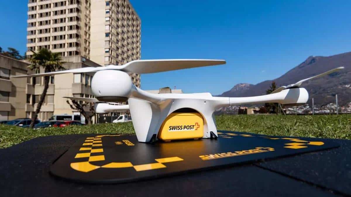 Drones de entrega da Suíça recebem autorização para voltar a voar