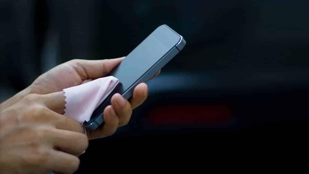 Limpeza do smartphone: o que fazer e o que evitar