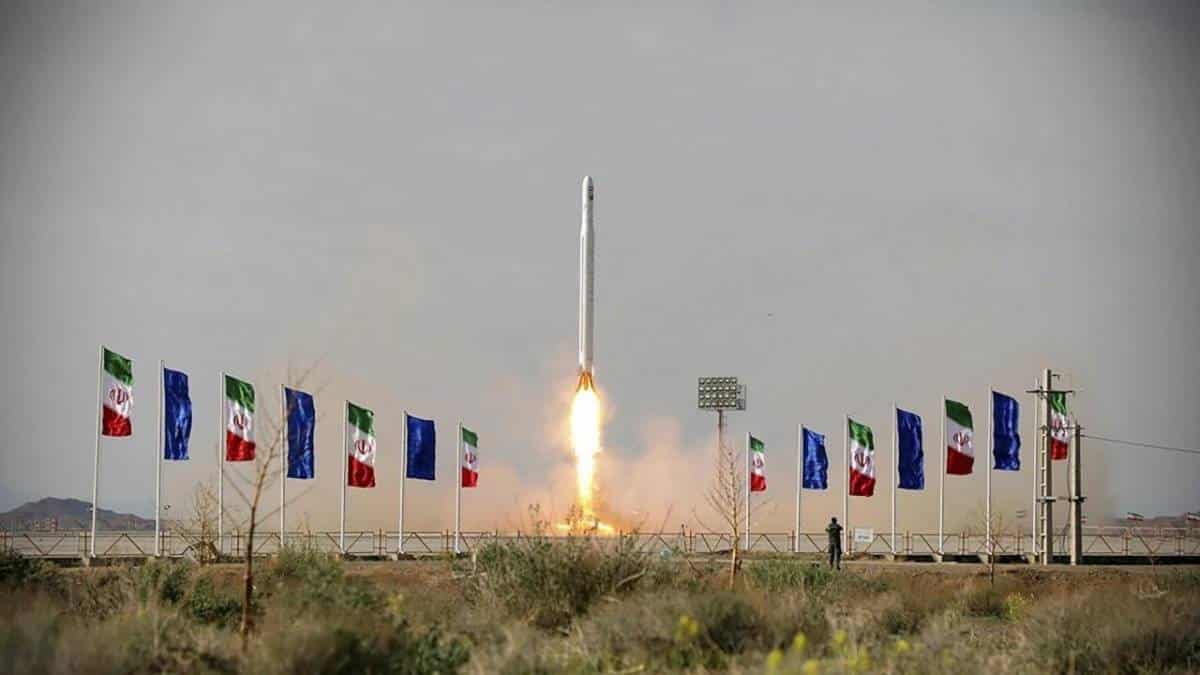 Irã afirma que lançou um satélite militar