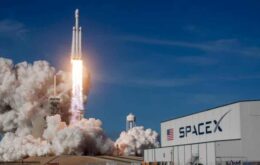 SpaceX recupera partes do foguete lançado a Marte, erra alvo e muda de planos