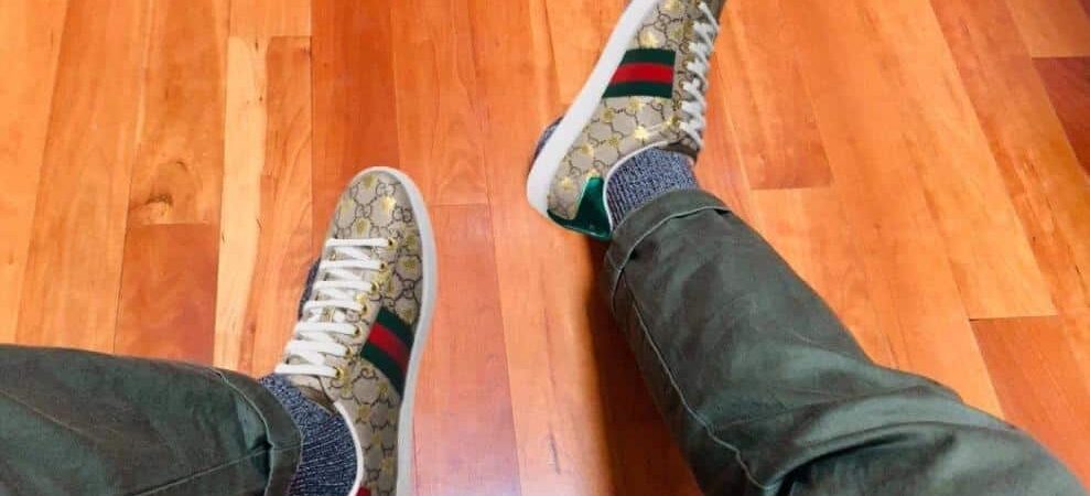 La aplicación de realidad aumentada te permite probarte los zapatos antes  de comprarlos. Olhar Digital