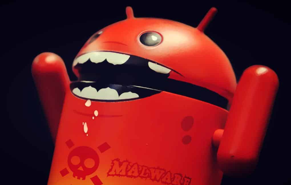 Robô do Android de vermelho com os dizeres Malware