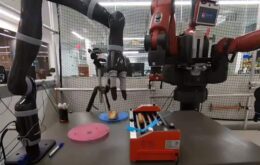 Robô consegue cozinhar e servir cachorro-quente; veja o vídeo