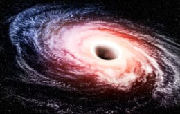 Energia do universo: Novas imagens de buraco negro revelam jatos de plasma