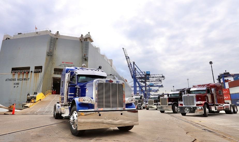 Caminhões dos filmes "Transformers" chegam ao Brasil