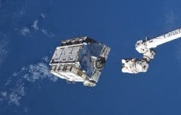 Acidente perigoso: Pedaço de lixo espacial acerta braço robótico da ISS