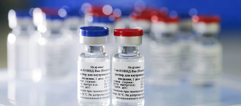 Mil doses de vacinas contra Covid-19 são perdidas após funcionário desligar  refrigerador para carregar celular no Quirguistão - Olhar Digital