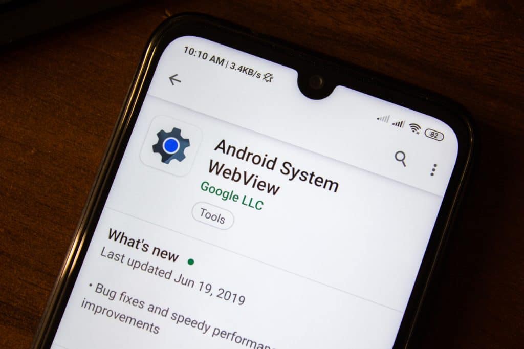 App Android System WebView em um smartphone