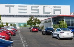 Tesla teve 450 casos de Covid-19 em fábrica após reabertura forçada