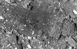 Rochas porosas fazem a superfície do asteroide Bennu parecer “areia de praia”