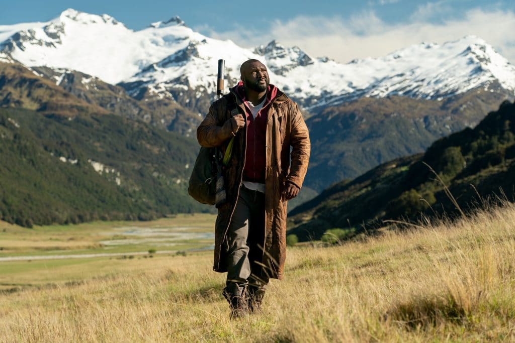 Nonso Anozie como Tommy Jepperd em 'Sweet Tooth'. Imagem: Kirsty Griffin/Netflix