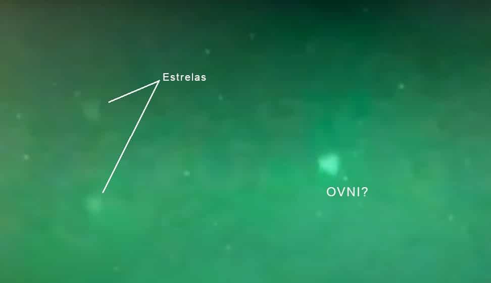 Suposto OVNI e estrelas no vídeo liberado pelo governo americano. Créditos: USNavy