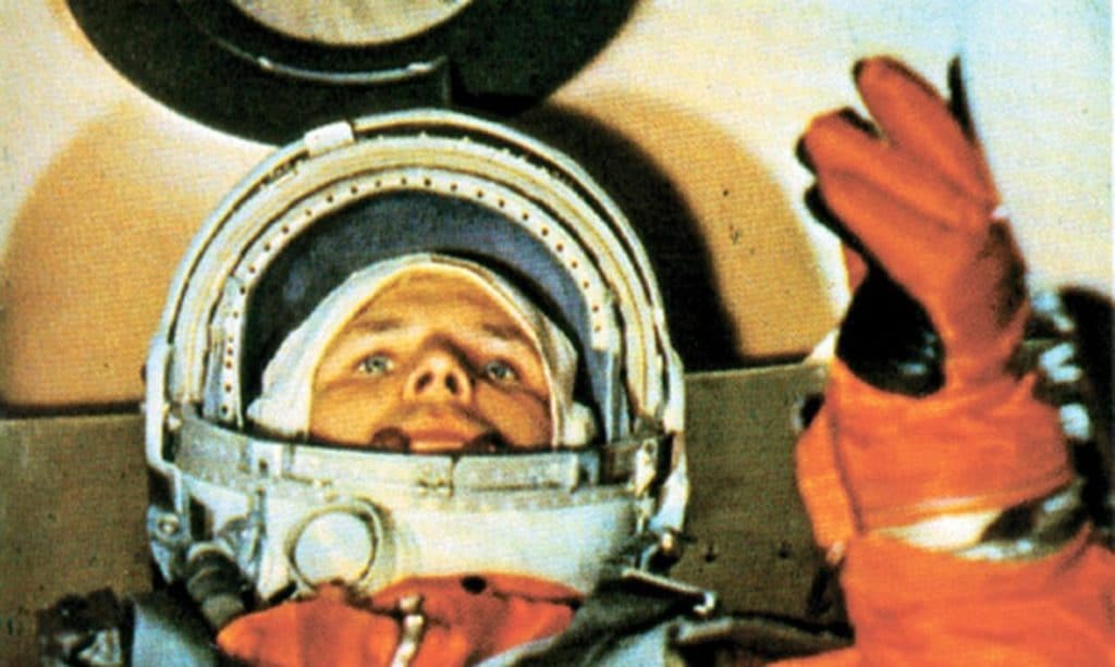 Yuri Gagarin a bordo da Vostok-1, instantes antes de partir para seu histórico voo - Fonte: Federação Russa