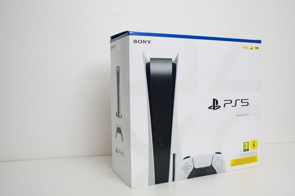 Imagem mostra o PlayStation 5 dentro da caixa. Console deve ter mais jogos exclusivos que a geração anterior