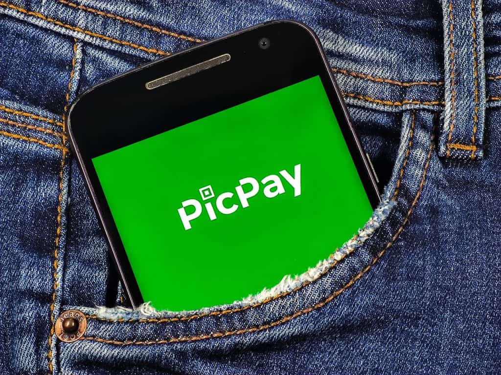 App PicPay exibido em smartphone