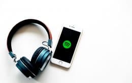 Disputa por royalties faz Spotify retirar conteúdo de comediantes do ar