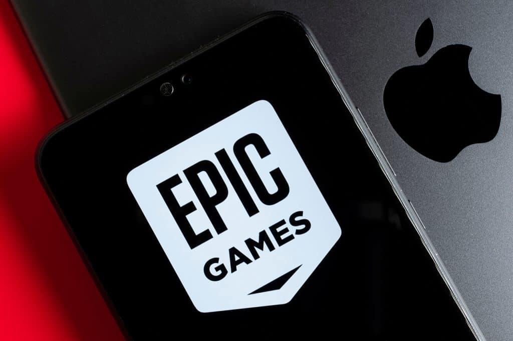 Logo da Apple ao lado do logo da Epic Games