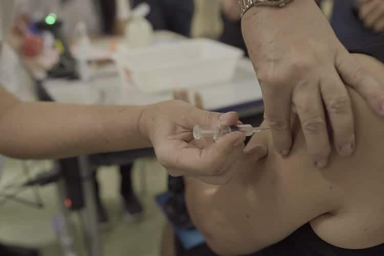 Serrana: vacinação em massa faz casos de Covid-19 despencarem 80% e mortes, 95%
