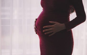 Ministério da Saúde pede suspensão da vacinação de grávidas sem comorbidades