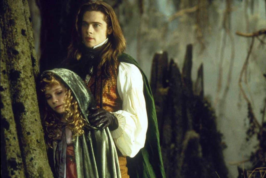 Brad Pitt e Kirsten Dunst em 'Entrevista com o Vampiro' (1994). Imagem: Geffen Pictures/Reprodução
