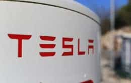 Tesla está processando a Rivian, acusando-a de roubar sua tecnologia de bateria