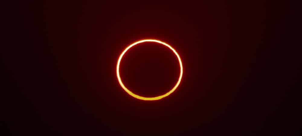 Eclipse anular do Sol cria um "anel de fogo" no céu