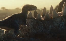 ‘Jurassic World 3’: foto dos bastidores mostra modelo ultrarrealista de dinossauro