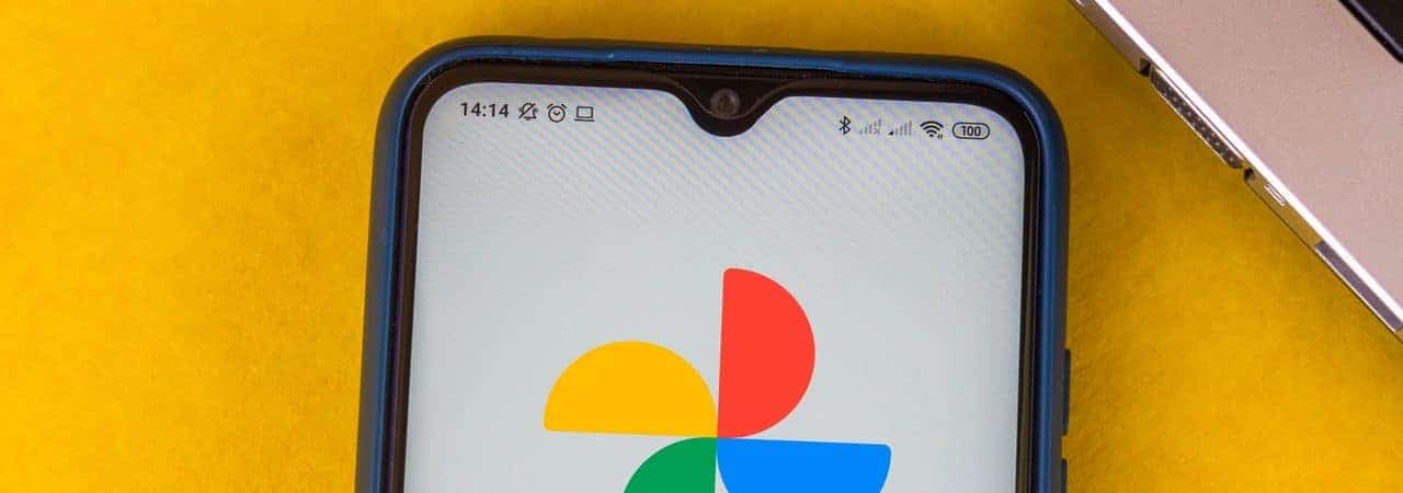 Logo do Google Fotos exibido em smartphones