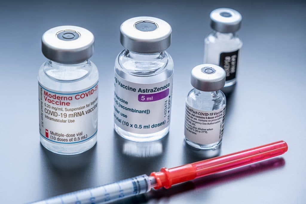 Doses de diferentes vacinas contra a Covid-19