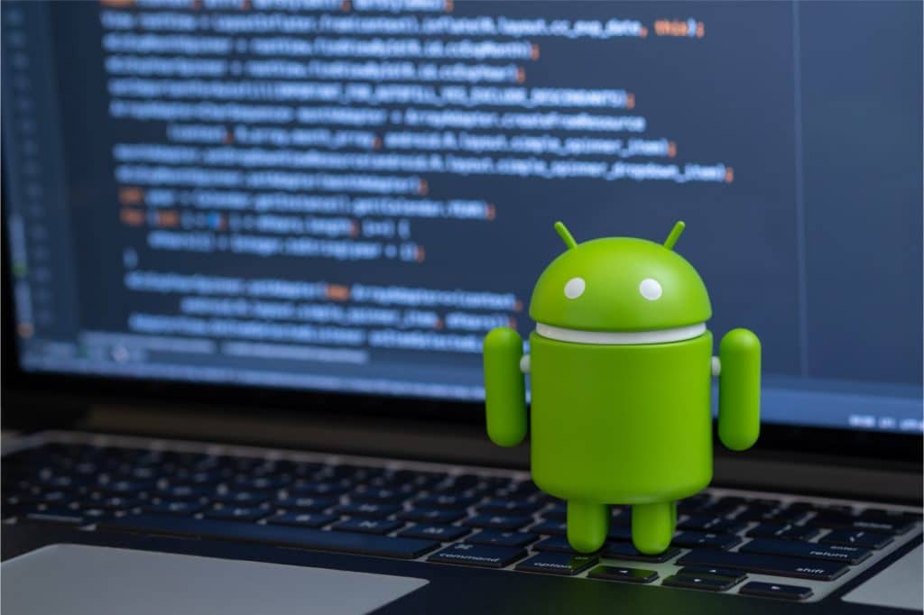 Robô que simboliza o  o sistema operacional Android 11