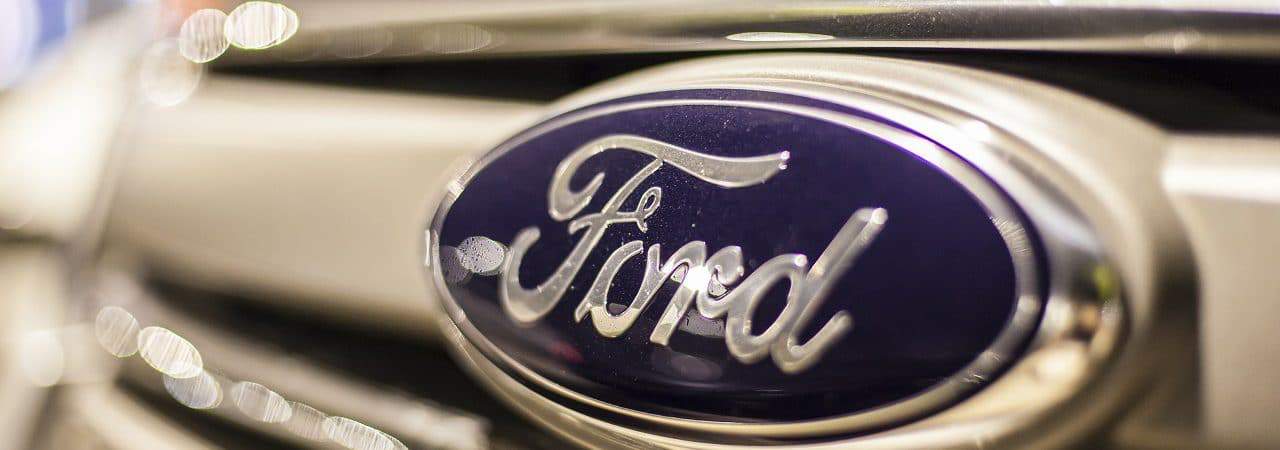Símbolo da Ford, que rompeu recentemente parceria com a Rivian