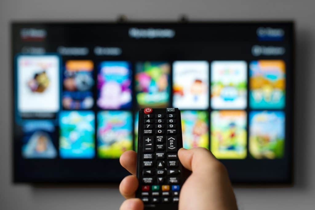 É possível assistir TV online a partir da sua smart TV.
