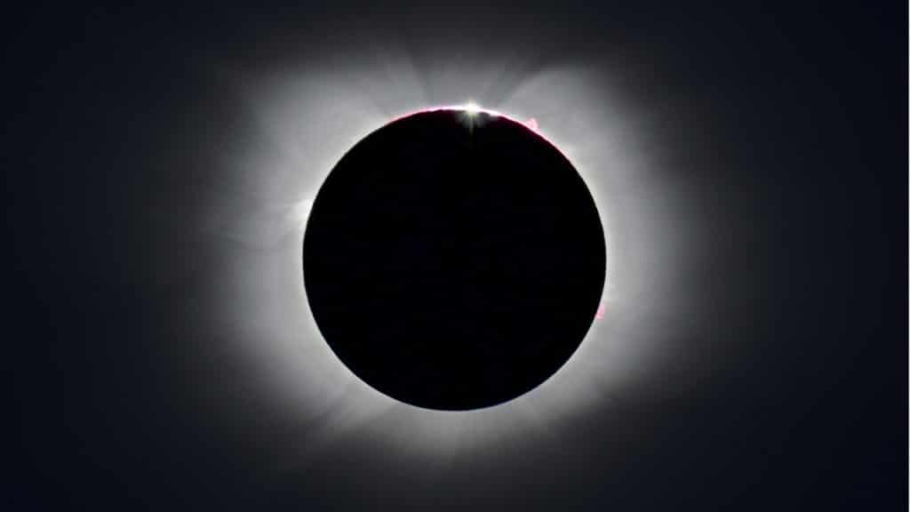 Eclipse solar total na Antártida