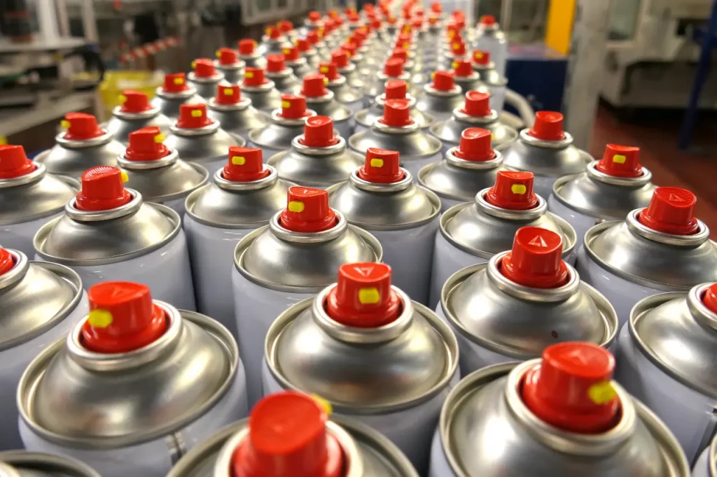 Empresas podem terceirizar a fabricação e o enchimento de suas latas de aerossol