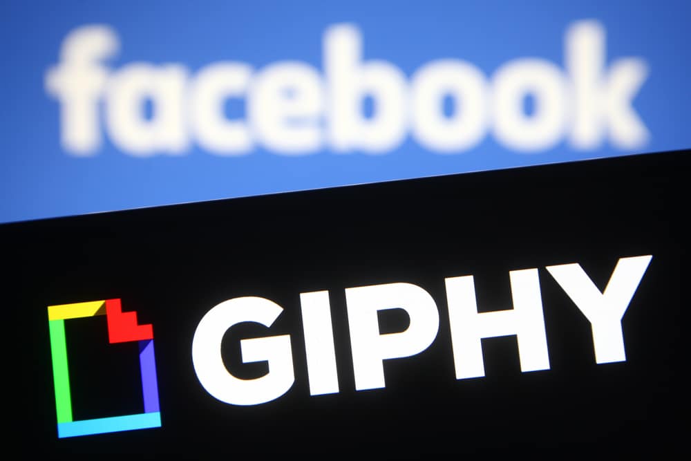Nesta ilustração da foto, os logotipos do Giphy e do Facebook são vistos em um telefone celular e uma tela de computador