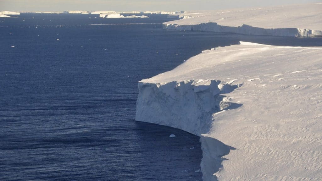 A "geleira do fim do mundo", nome dado à Geleira de Thwaites, na Antártida, está sofrendo bem mais efeitos do aquecimento global do que imaginávamos