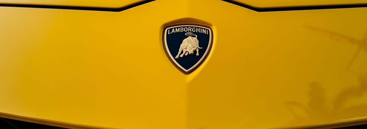 Detalhe na logomarca da Lamborghini
