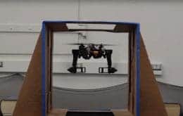 Quadricóptero inteligente dobra seus braços em pleno voo para se espremer em espaços apertados