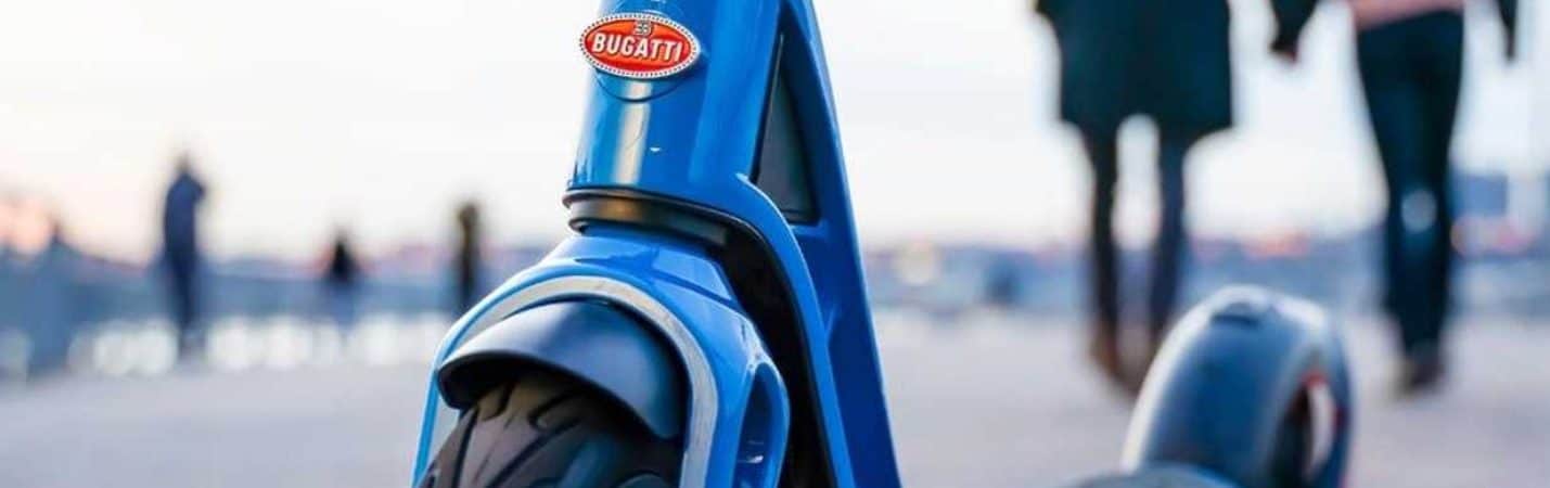 Destaque da parte da frente da scooter elétrica da Bugatti