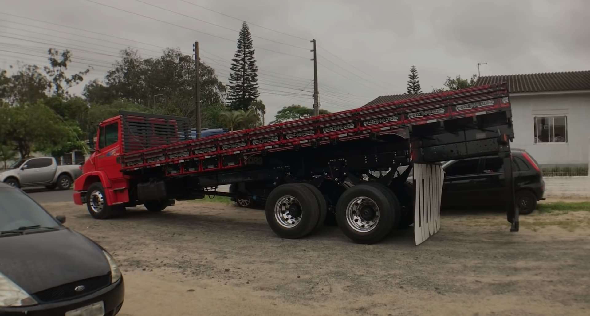 Caminhoneiro famoso rifa caminhão arqueado com 17 multas e 87 pontos