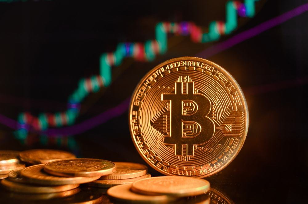 Queda livre? Bitcoin despenca para menos de US$ 18 mil em meio à crise no mercado de criptomoedas