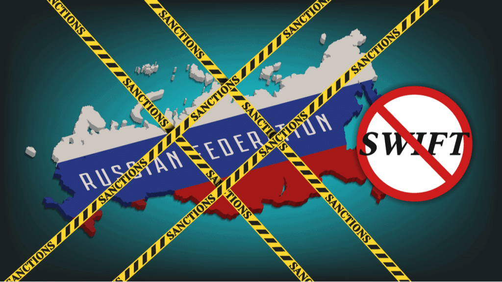 Mapa em 3D da Rússia pintado com as cores da bandeira do país com fitas cruzadas amarelas representando sanções e a proibição do uso do sistema de pagamentos Swift