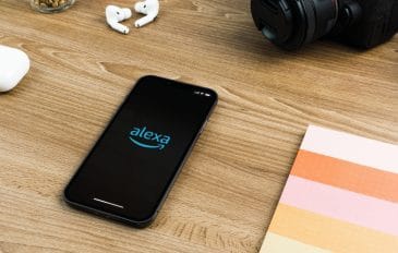 Alexa, Siri, iPhone