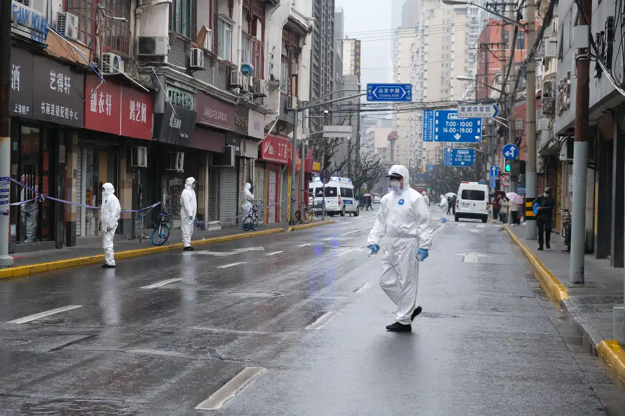 Diante do aumento de casos de covid, Xangai adotou medidas restritivas