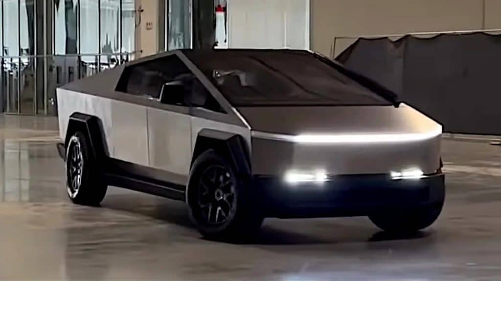 Picape elétrica Tesla Cybertruck com sistema de direção nas rodas traseiras