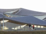 Google usa teto na forma de ‘escama de dragão’ para obter energia renovável em nova sede