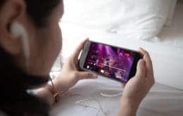 China proíbe menores de 16 anos de assistir lives streaming após 22h