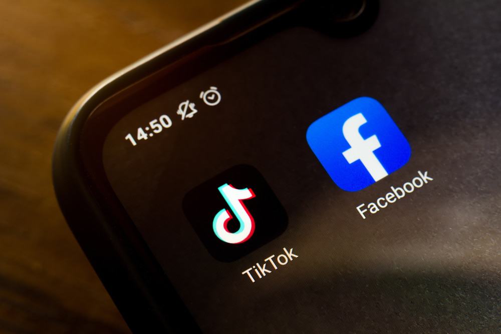 logos dos apps Facebook e TikTok